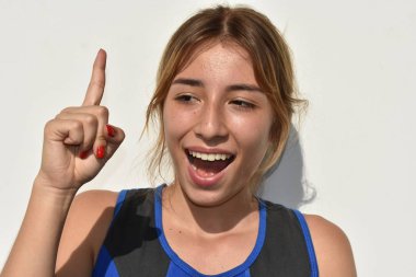 Genç kadın bir fikir olan