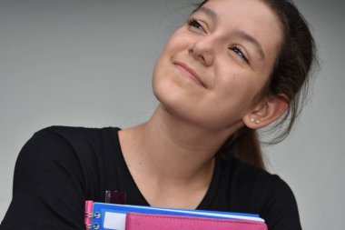 Şirin kız öğrencinin merak