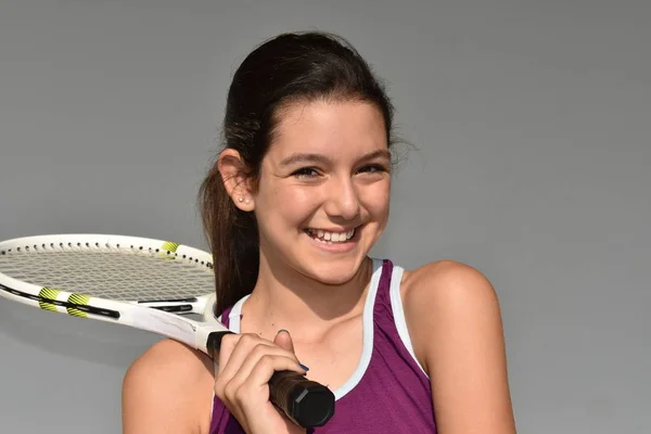 Gelukkig lachend tiener tennisspeelster — Stockfoto