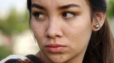 Heyecansız şirin Perulu kişi