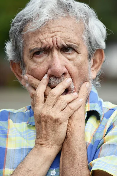 Silencieux Latino Homme Grand-père — Photo