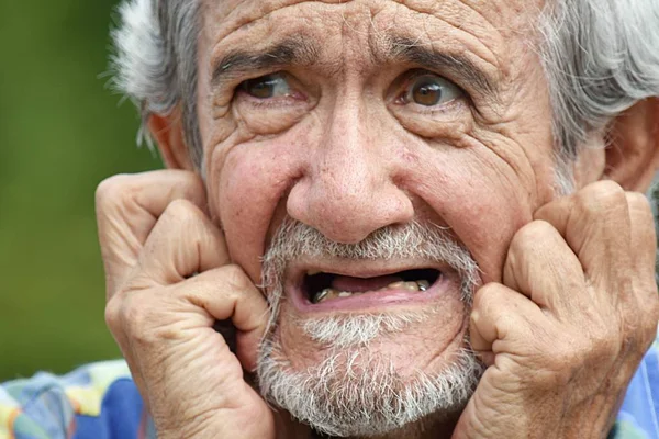 Man van de minderheid en angst — Stockfoto