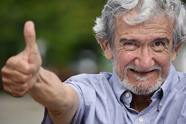 Glücklicher pensionierter Opa — Stockfoto