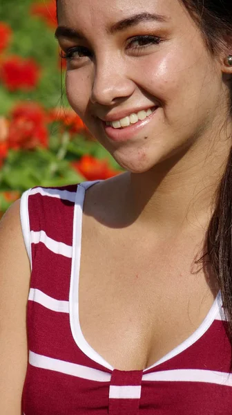 Carino peruviano femmina sorridente — Foto Stock