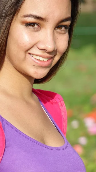 Sonriente chica adolescente colores de Pascua —  Fotos de Stock