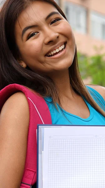 Estudante muito feminina sorrindo — Fotografia de Stock