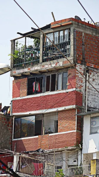 Casa Dilapitada Bairro Colombiano — Fotografia de Stock