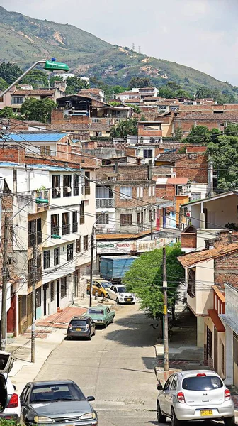 Strada nella città colombiana — Foto Stock