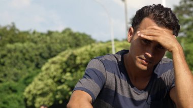 Azınlık erkek ve üzüntü