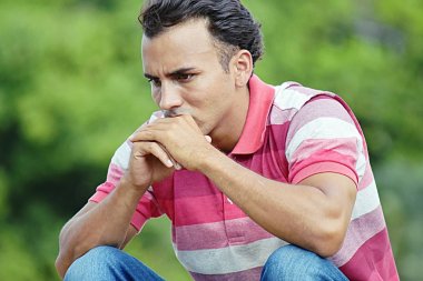 Mutsuz Kolombiyalı erkek