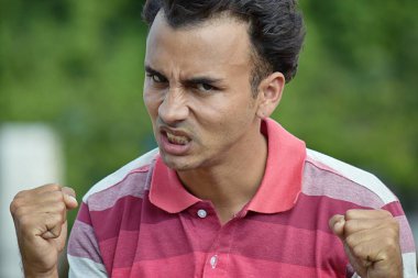 Üzgün yakışıklı erkek