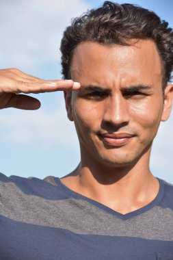 İspanyol erkek selamlayan