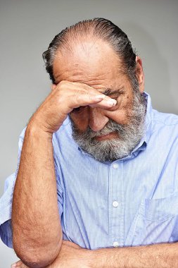 Mutsuz azınlık kişi