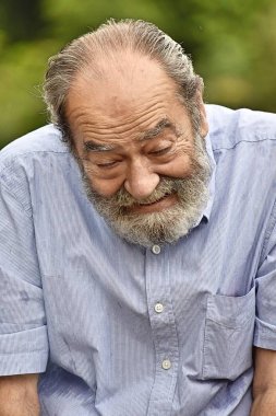 Mutsuz üst düzey Kolombiyalı erkek