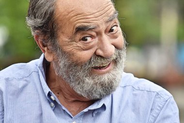 Mutlu yetişkin erkek