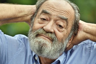 Emekli büyükbaba dinlenme