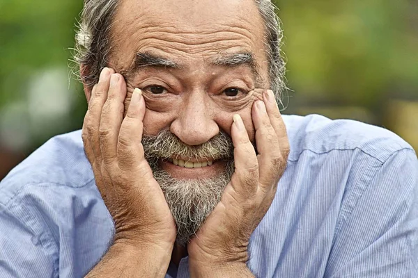 Mutlu azınlık erkek büyükbaba