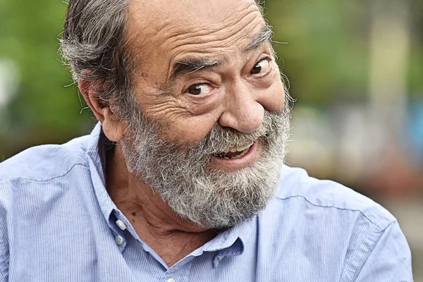 Mutlu yetişkin erkek