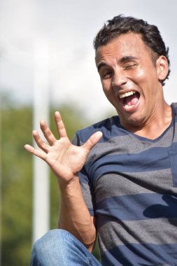 Aptal yakışıklı erkek