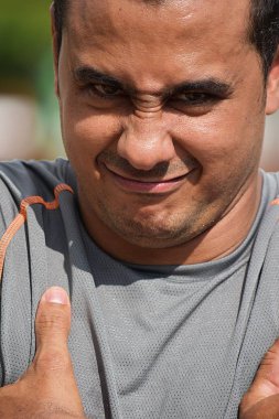 İnatçı atletik erkek