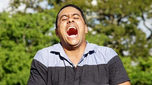 笑成人拉美裔男性 — 图库照片