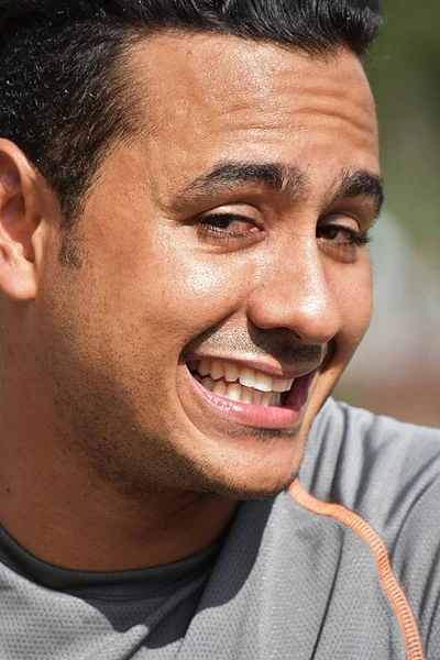 Uśmiechający się Kolumbijska lekkoatletka mężczyzna — Zdjęcie stockowe