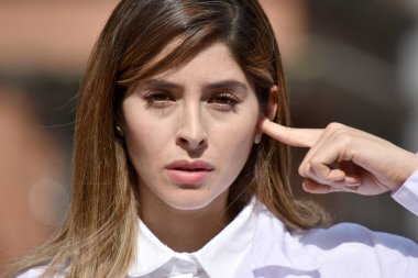 Çılgın kadın doktor