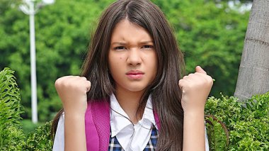 Katolik kız öğrenci ve öfke