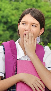 Uykulu kız öğrenci