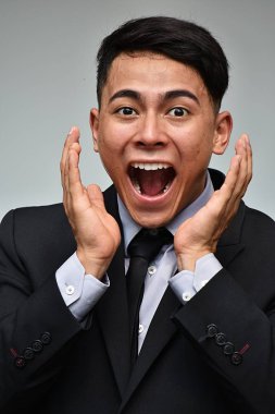 Sürpriz azınlık girişimci iş takım elbise