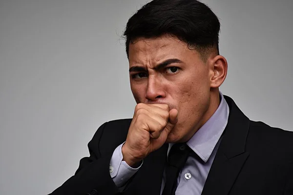 Giovane colombiano uomo d'affari tosse indossare abito da lavoro — Foto Stock