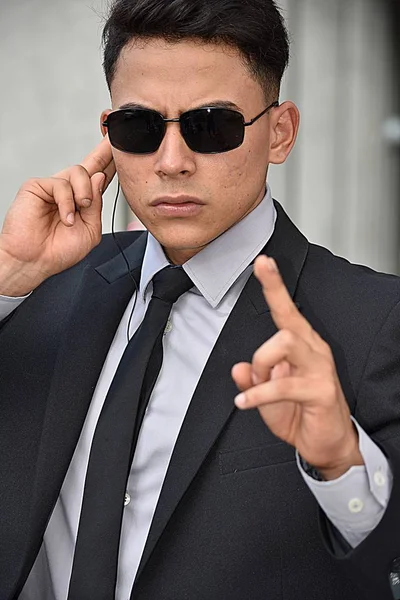Young Security Guard Pointing Wearing Sunglasses — Stock Photo, Image