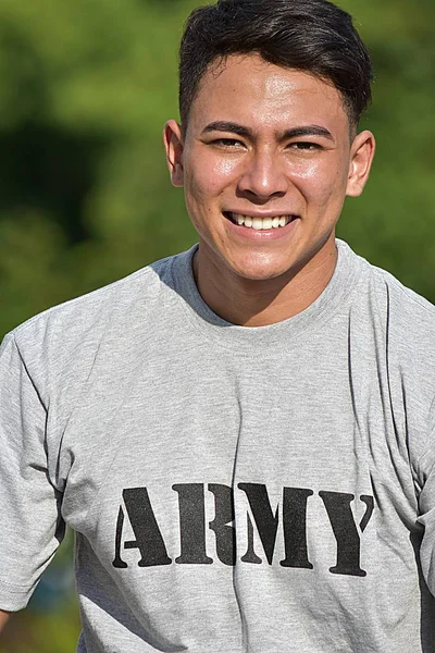 웃는 성인 남성 육군 군인 — 스톡 사진