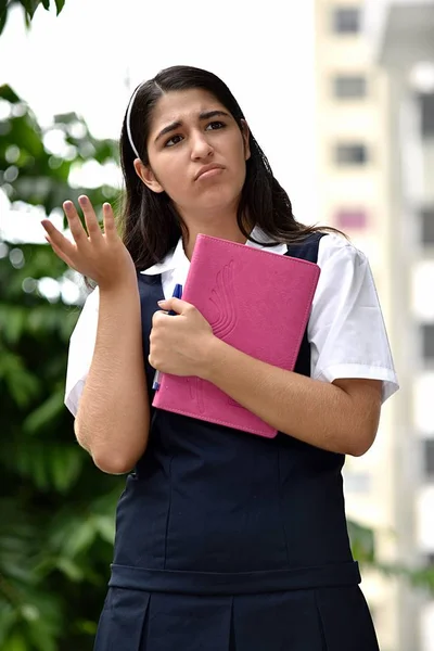 Estudiante colombiana y confusión con cuaderno — Foto de Stock