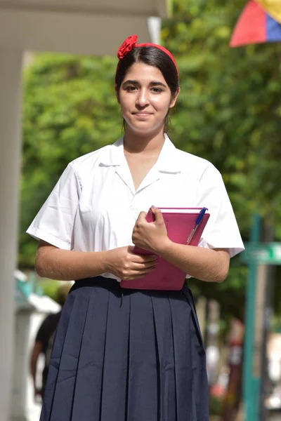 Estudiante poco emocional adolescente escuela chica usando uniforme escolar — Foto de Stock