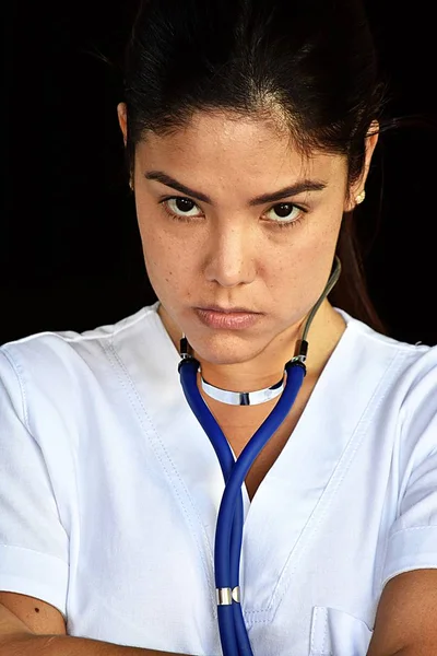 Unglückliche junge Krankenschwester trägt Peelings — Stockfoto