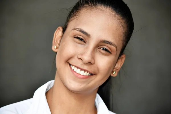 Youthful Teenage Girl Smiling — Stock Photo, Image