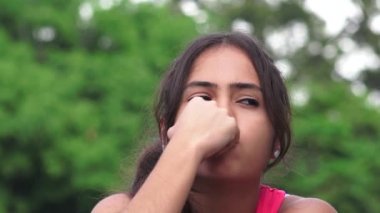 Meraklı kadın Teen düşünme