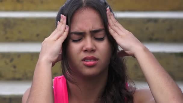 女性青少年头痛或压力 — 图库视频影像