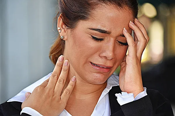 Lágrima adulto mulher de negócios — Fotografia de Stock