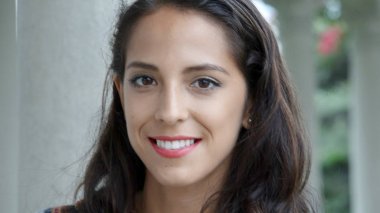 İspanyol erkek gülümseyen