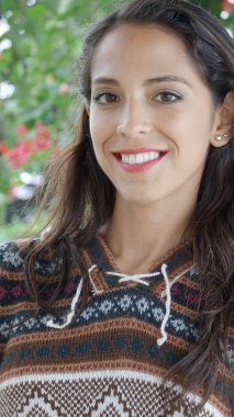 Azınlık erkek kazak giyiyor