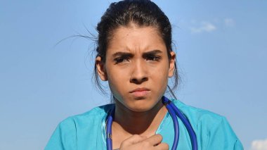 Kadın mutsuz hemşire