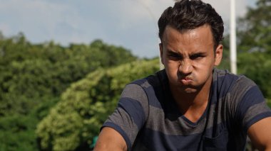 Azınlık erkek stres altında