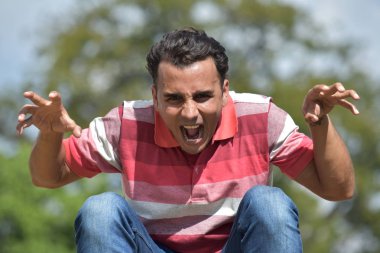 Korkutucu yakışıklı erkek