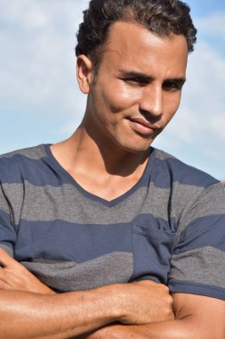 Kendine güvenen Latin erkek