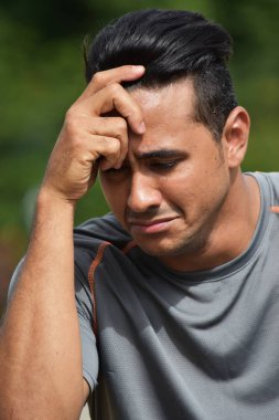 Erkek atlet ağlıyor