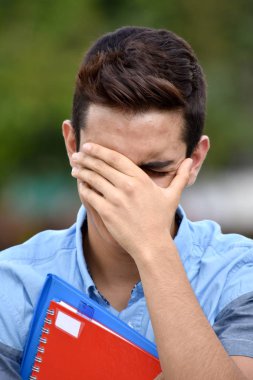 Mutsuz genç erkek öğrenci