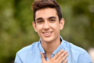 İyi yakışıklı çocuk ve umut