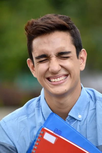 Hispânico Masculino Estudante e Felicidade — Fotografia de Stock